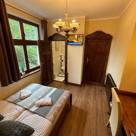 グダニスク Dworek Oliwski Bed & Breakfast エクステリア 写真