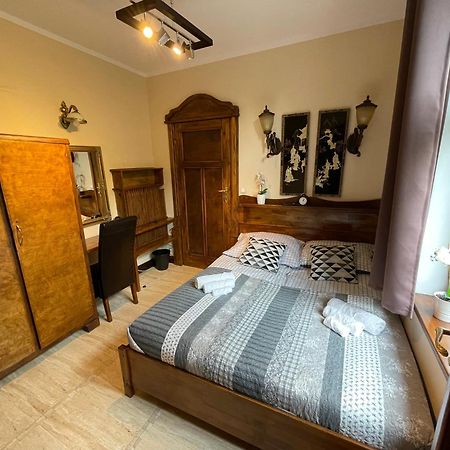 グダニスク Dworek Oliwski Bed & Breakfast エクステリア 写真