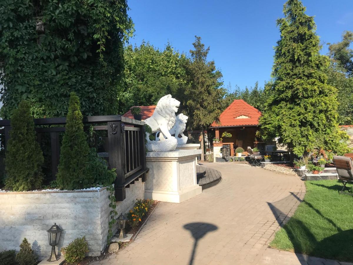 グダニスク Dworek Oliwski Bed & Breakfast エクステリア 写真