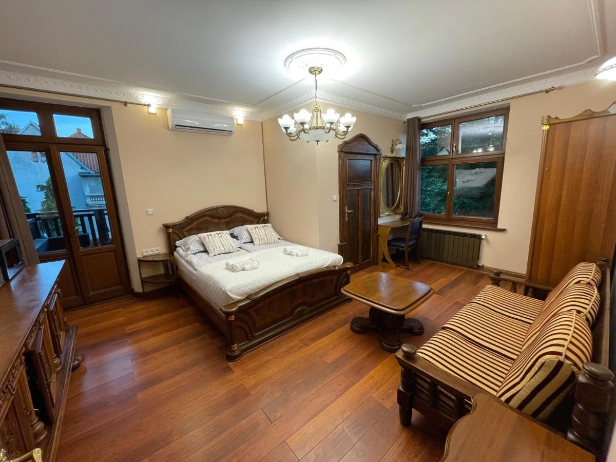 グダニスク Dworek Oliwski Bed & Breakfast エクステリア 写真