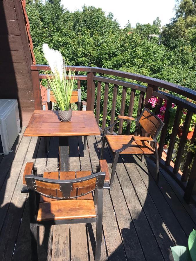 グダニスク Dworek Oliwski Bed & Breakfast エクステリア 写真