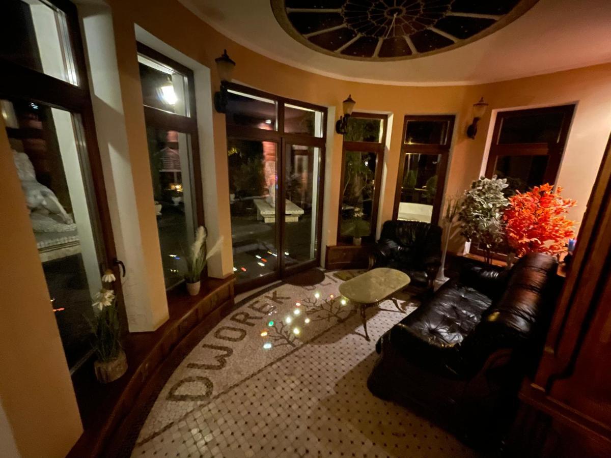 グダニスク Dworek Oliwski Bed & Breakfast エクステリア 写真