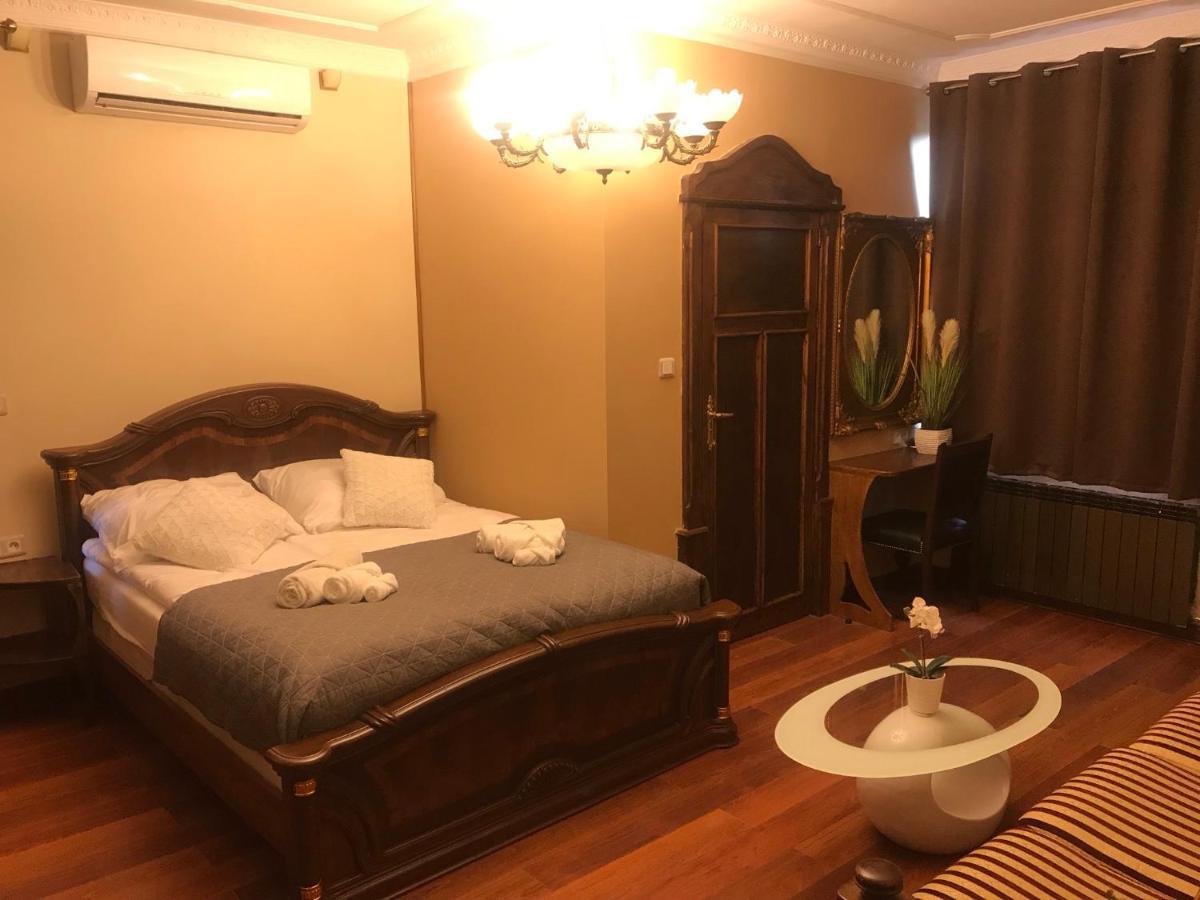 グダニスク Dworek Oliwski Bed & Breakfast エクステリア 写真