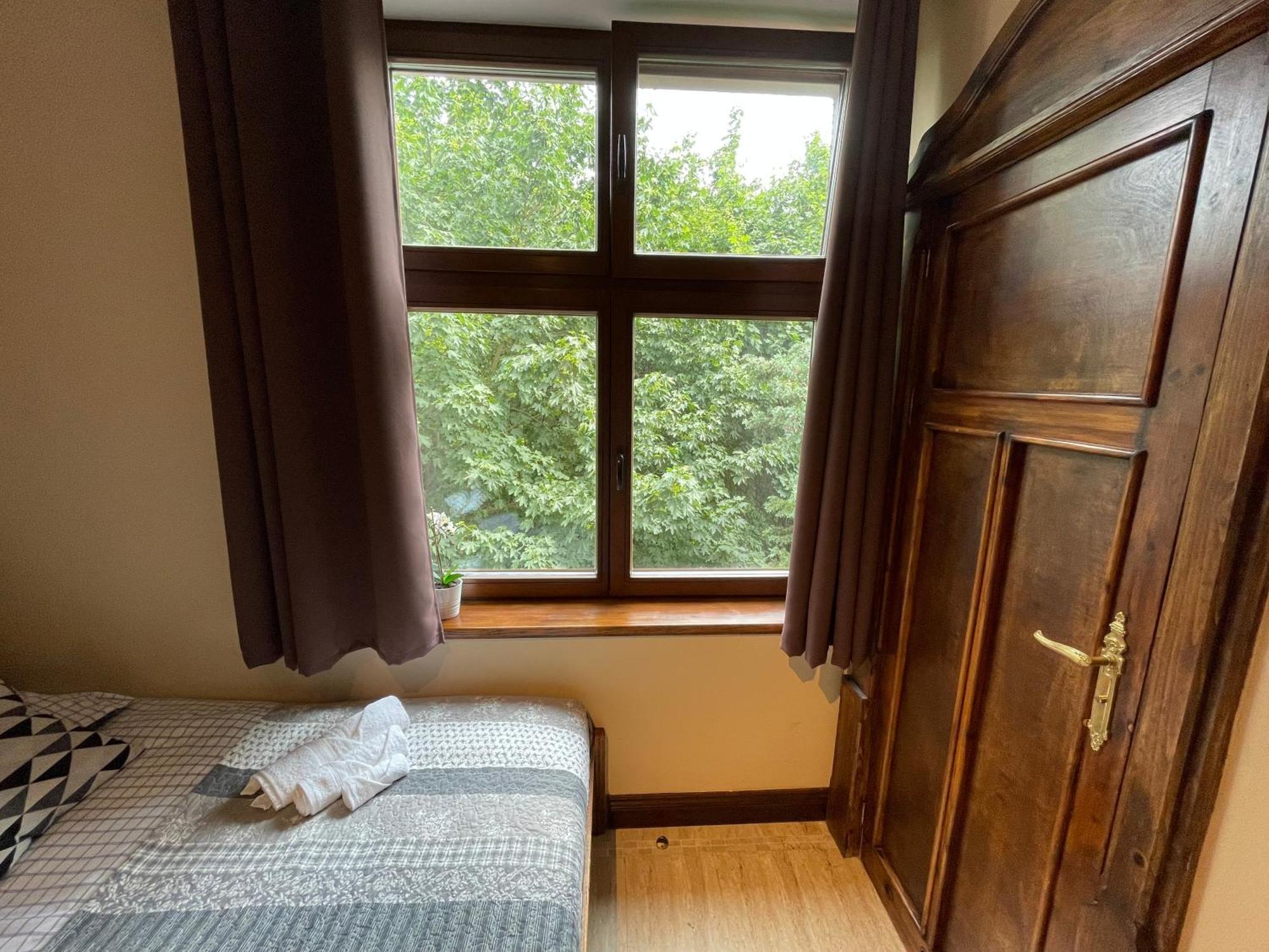 グダニスク Dworek Oliwski Bed & Breakfast エクステリア 写真