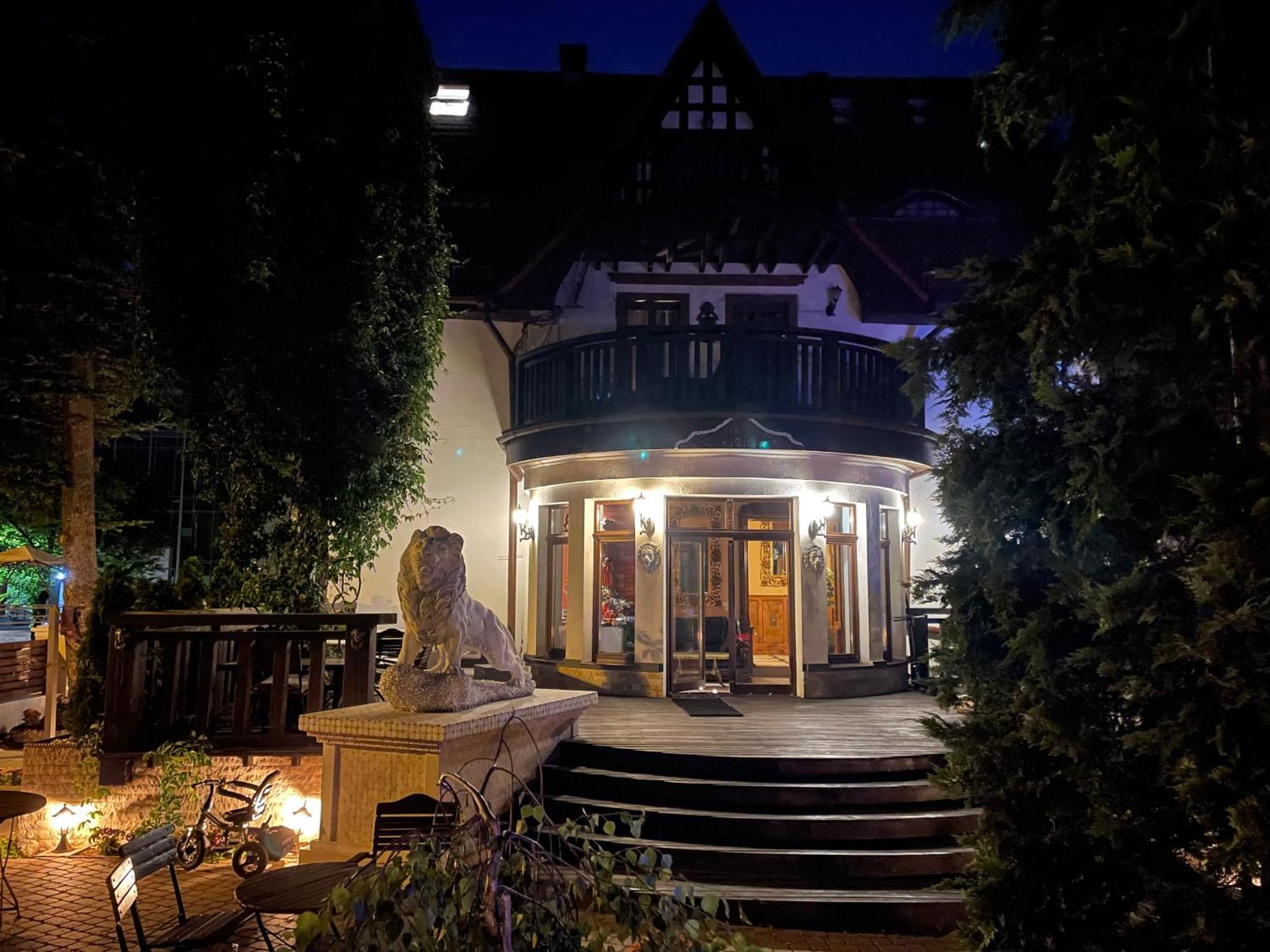 グダニスク Dworek Oliwski Bed & Breakfast エクステリア 写真