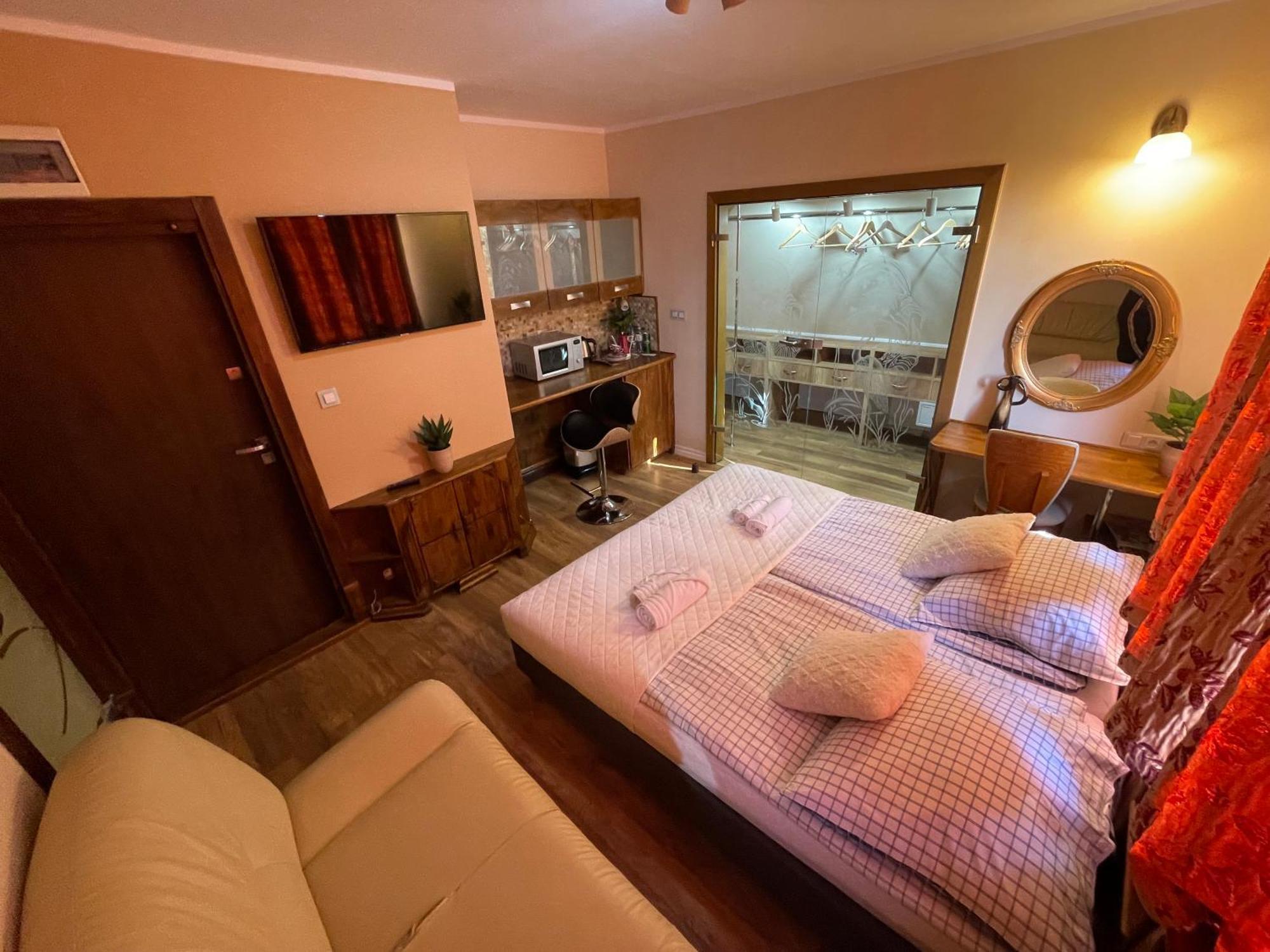 グダニスク Dworek Oliwski Bed & Breakfast エクステリア 写真